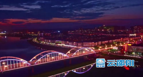 邵陽出現(xiàn)兩個巨大的字,竟然是用車輛拼成的,太壯觀