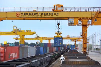 前10月霍爾果斯口岸進(jìn)出口貨運(yùn)量、貿(mào)易額均居新疆口岸首位