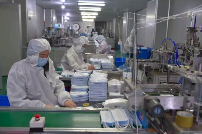 江西進(jìn)賢19家醫(yī)用口罩企業(yè)提前復(fù)產(chǎn) 日產(chǎn)46萬只馳援抗疫一線